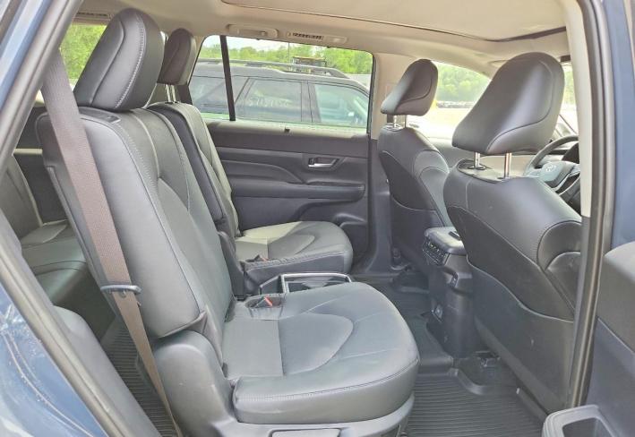 Salvage 2026 Toyota Grand Highlander Platinum in Blue