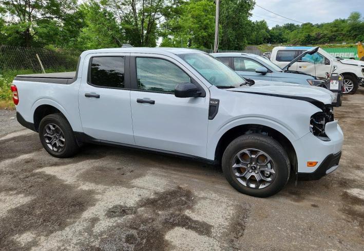 Salvage 2025 Ford Maverick Xlt in White