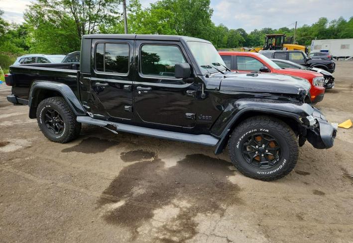 Salvage 2021 Jeep Gladiator  in Black