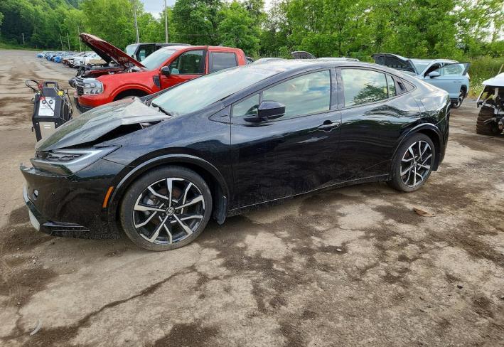 Salvage 2024 Toyota Prius  in 