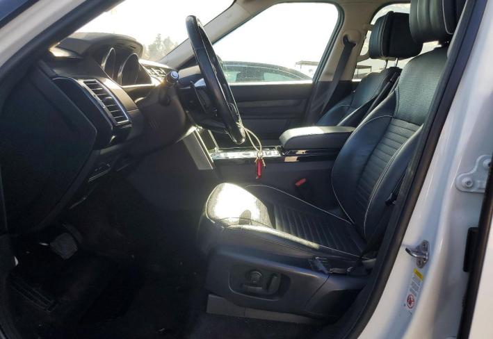 Salvage 2017 Land Rover Discovery Hse Luxury Tdsl in White