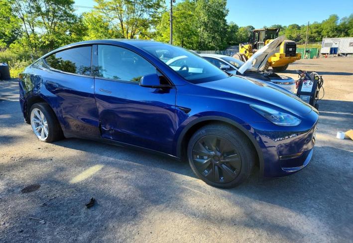 Salvage 2023 Tesla Model Y  in Blue