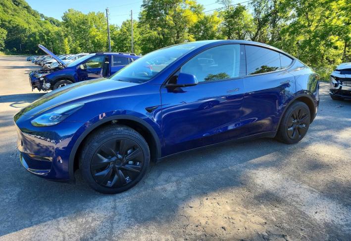 Salvage 2023 Tesla Model Y  in Blue