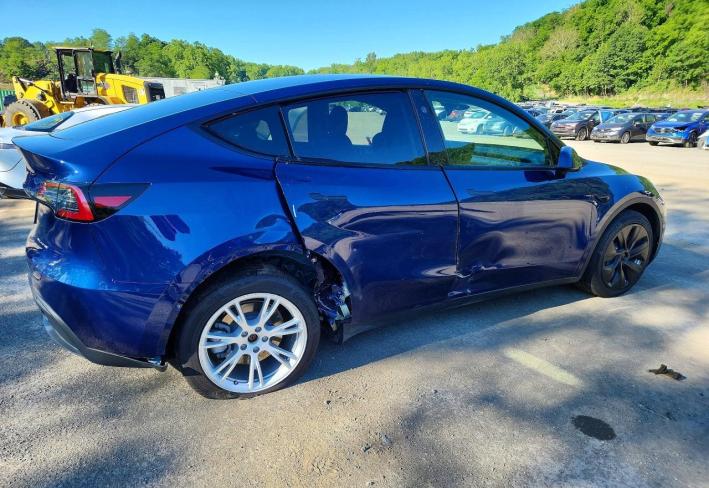 Salvage 2023 Tesla Model Y  in Blue