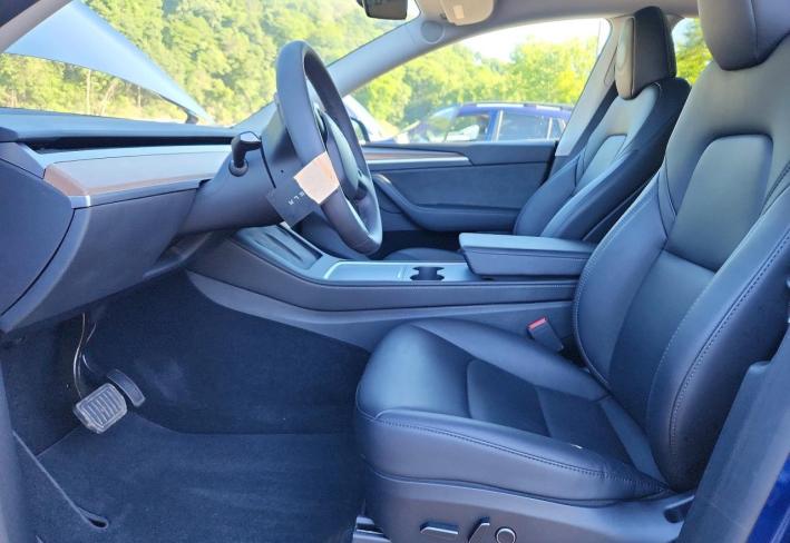 Salvage 2023 Tesla Model Y  in Blue