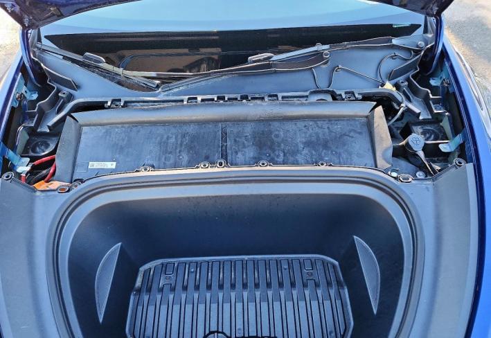 Salvage 2023 Tesla Model Y  in Blue
