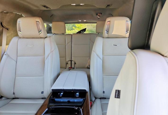 Salvage 2026 Cadillac Escalade Esv Platinum Luxury in Черный