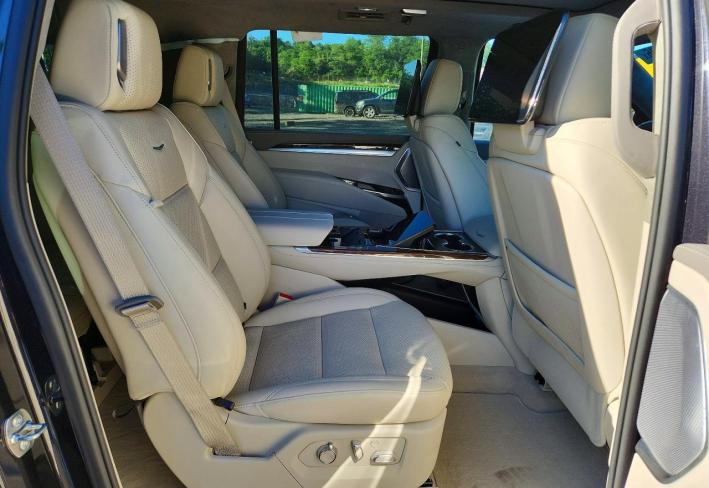 Salvage 2026 Cadillac Escalade Esv Platinum Luxury in Черный