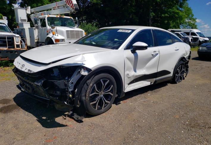 Salvage 2023 Toyota Crown Xle in Белый