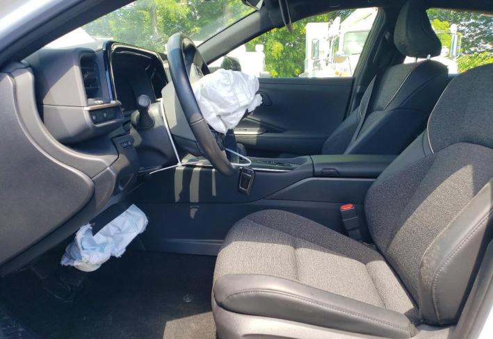 Salvage 2023 Toyota Crown Xle in Белый