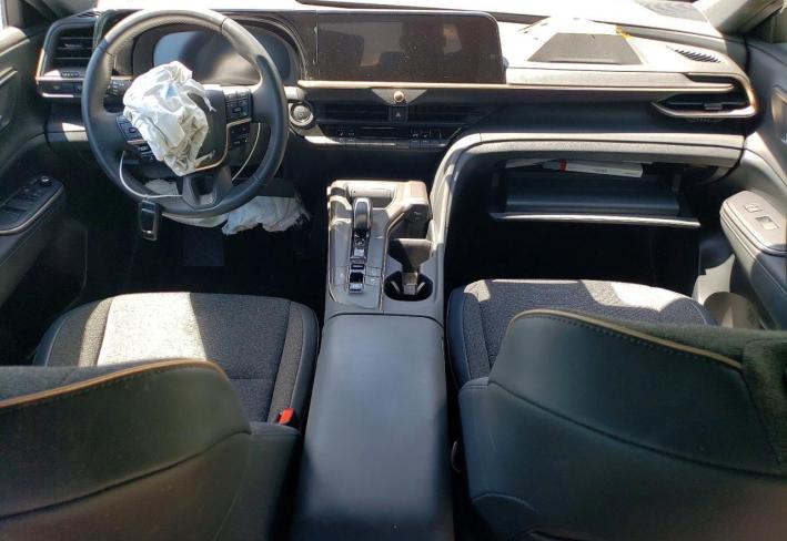 Salvage 2023 Toyota Crown Xle in Белый