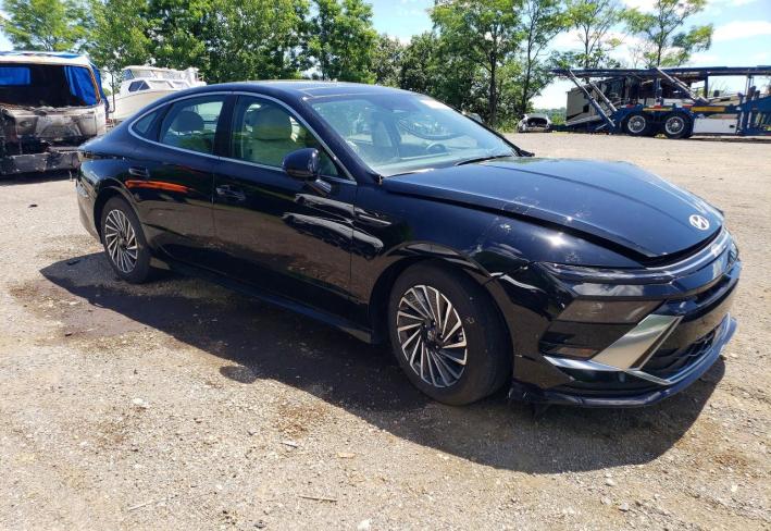 Salvage 2025 Hyundai Sonata Hybrid in Черный