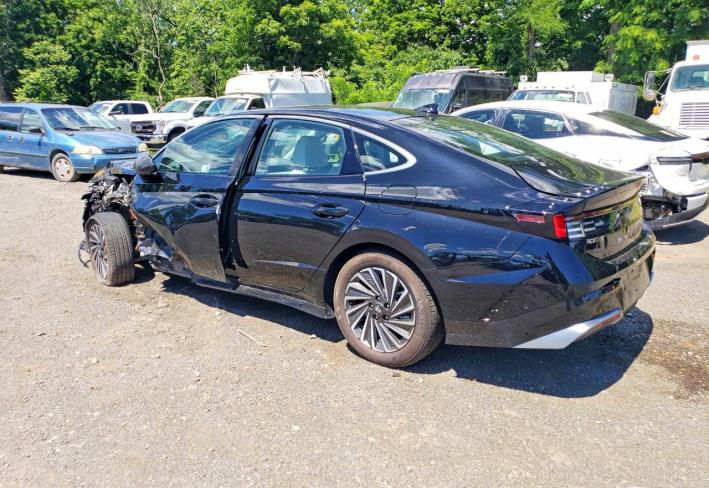 Salvage 2025 Hyundai Sonata Hybrid in Черный