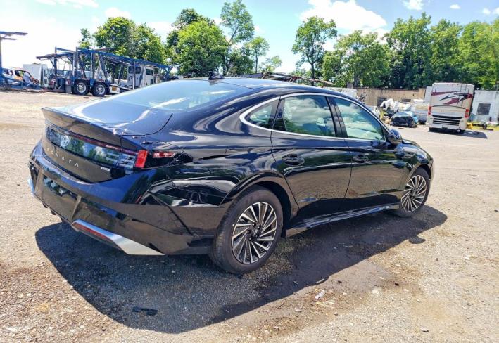 Salvage 2025 Hyundai Sonata Hybrid in Черный