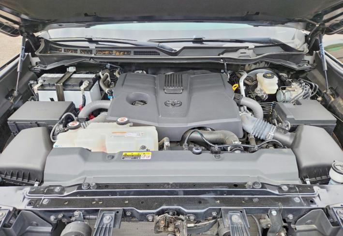 Salvage 2023 Toyota Tundra Limited in Черный