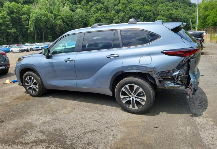 Salvage 2024 Toyota Highlander Xle in Серый