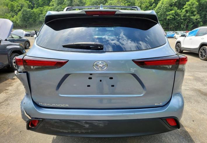 Salvage 2024 Toyota Highlander Xle in Серый