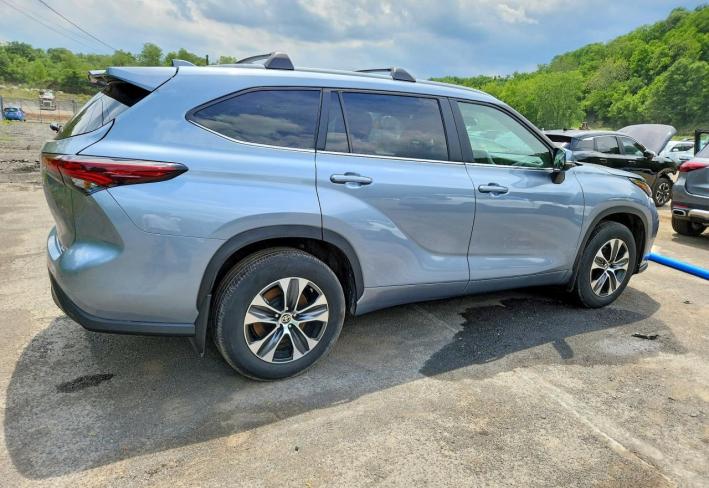 Salvage 2024 Toyota Highlander Xle in Серый