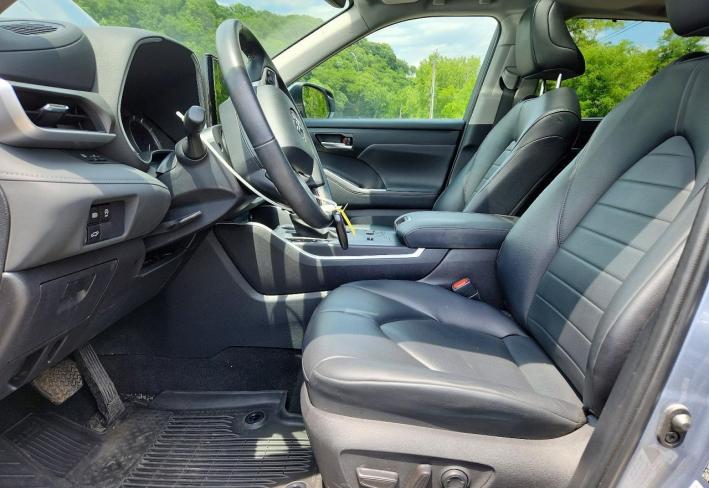 Salvage 2024 Toyota Highlander Xle in Серый