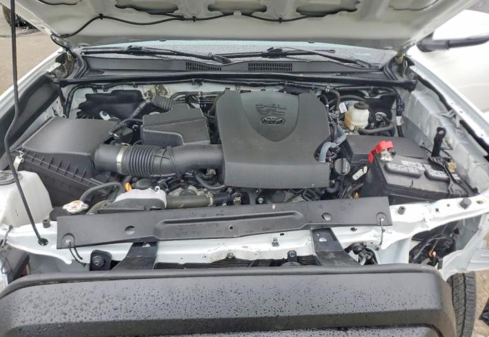 Salvage 2022 Toyota Tacoma Trd Sport in White