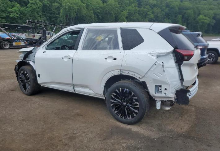 Salvage 2026 Nissan Rogue Dark Armor in Белый