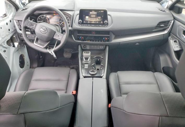 Salvage 2026 Nissan Rogue Dark Armor in Белый