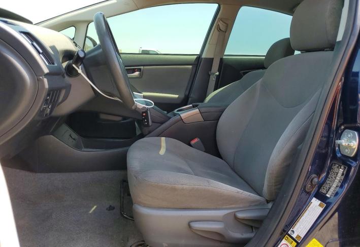 Salvage 2014 Toyota Prius Two in Синий