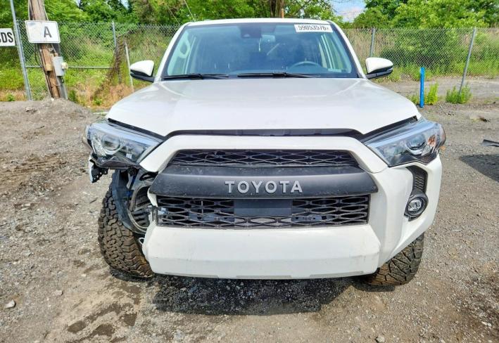 Salvage 2024 Toyota 4runner  in White