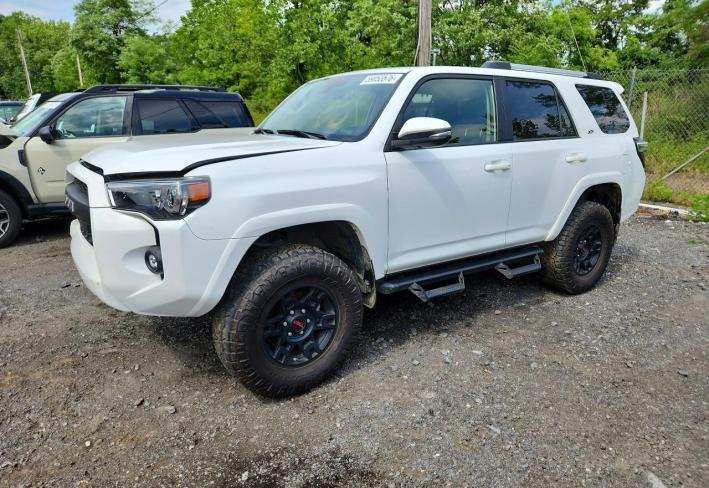 Salvage 2024 Toyota 4runner  in White