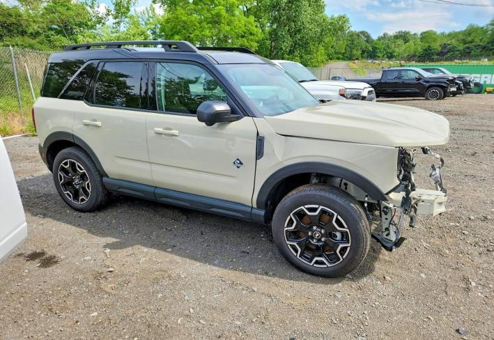 Salvage 2025 Ford Bronco Sport Outer Banks in Brown