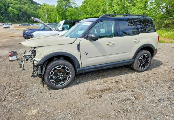 Salvage 2025 Ford Bronco Sport Outer Banks in Brown