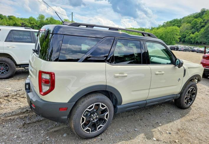 Salvage 2025 Ford Bronco Sport Outer Banks in Brown