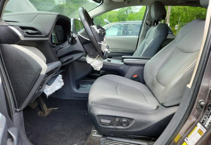 Salvage 2024 Toyota Sienna Xle in Gray
