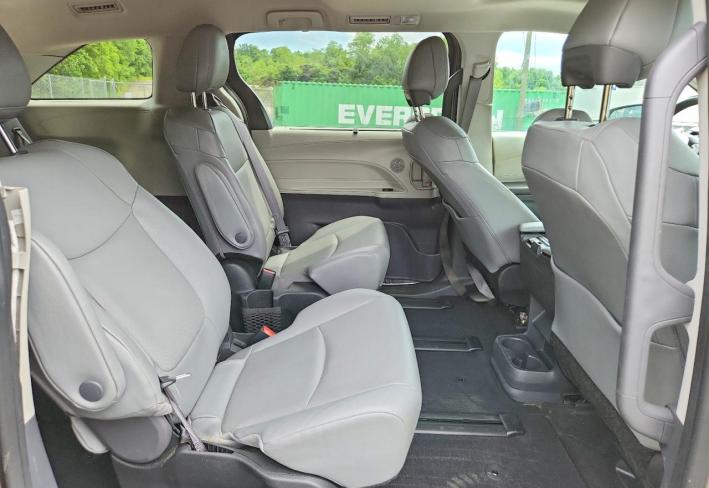 Salvage 2024 Toyota Sienna Xle in Gray