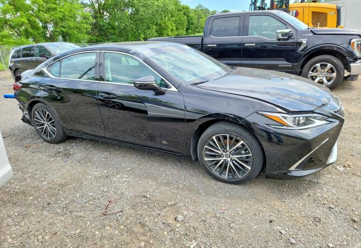 Salvage 2024 Lexus Es 350  in Black