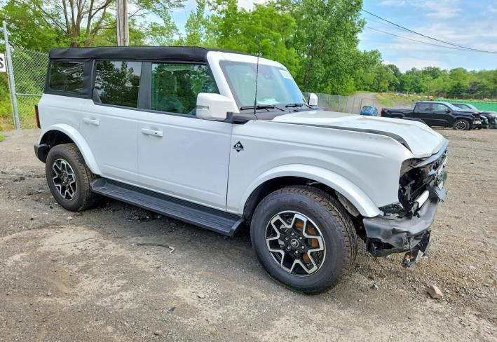 Salvage 2025 Ford Bronco Outer Banks in White