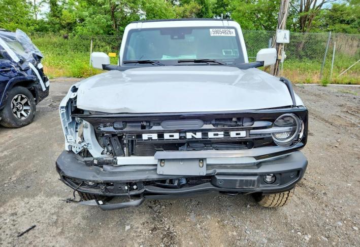 Salvage 2025 Ford Bronco Outer Banks in White