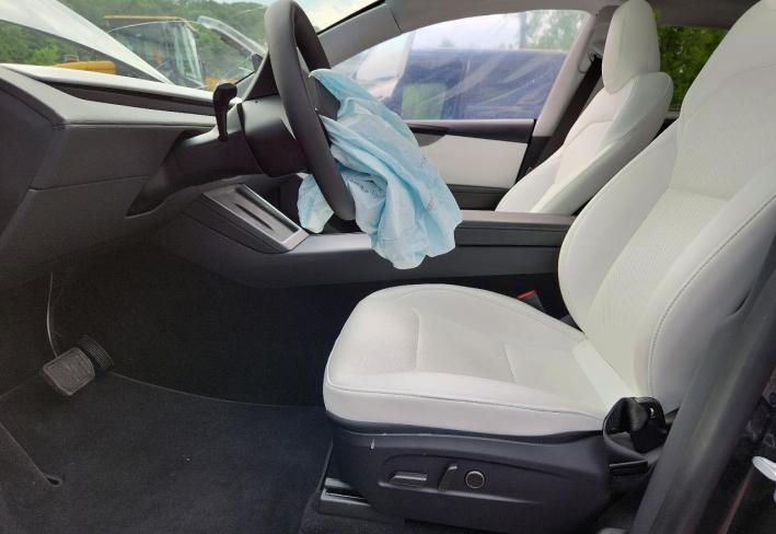 Salvage 2026 Tesla Model Y  in Gray