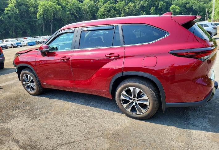 Salvage 2025 Toyota Highlander Awd Hybrid 4d 2.5l Xle in Бордовый