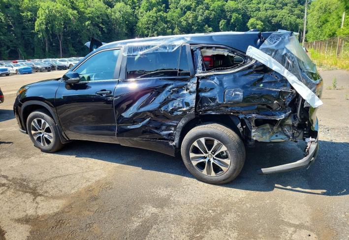 Salvage 2026 Toyota Highlander Xle in Черный