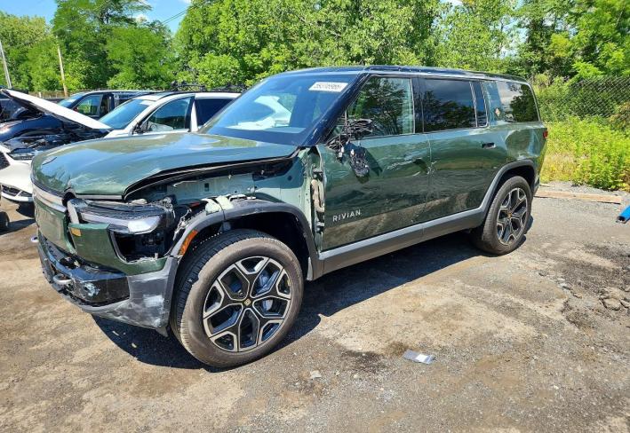 Salvage 2026 Rivian R1s Adventure in Зеленый