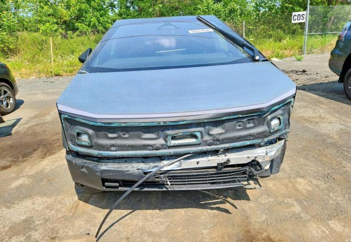 Salvage 2026 Tesla Cybertruck  in Серебристый