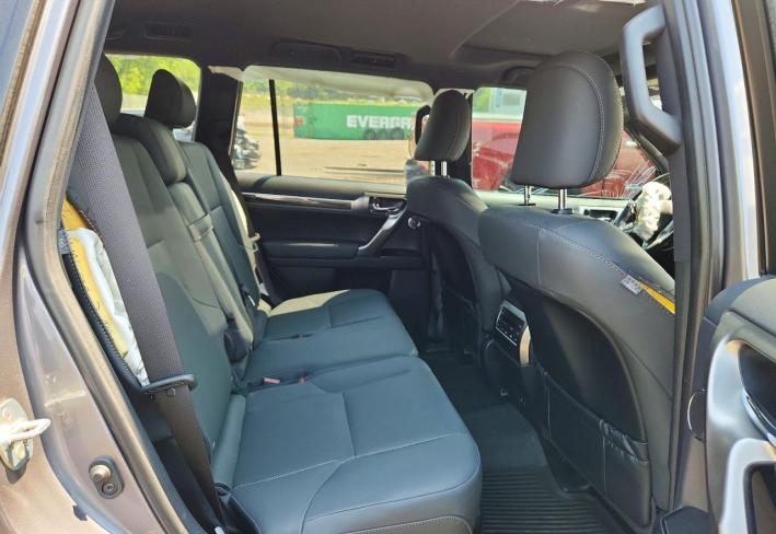 Salvage 2023 Lexus Gx 460  in Серый