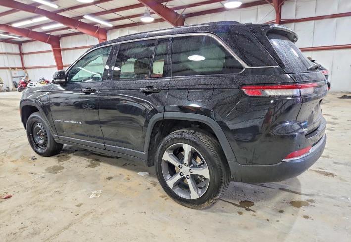 Salvage 2023 Jeep Grand Cherokee Limited in Черный
