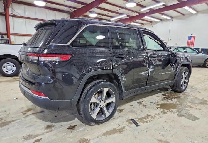Salvage 2023 Jeep Grand Cherokee Limited in Черный