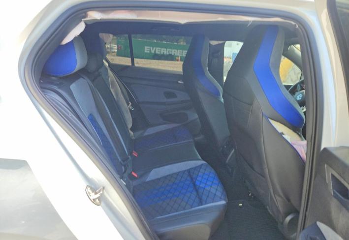 Salvage 2025 Volkswagen Golf R in Белый