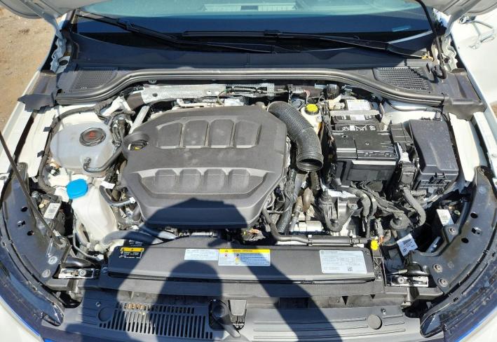 Salvage 2025 Volkswagen Golf R in Белый