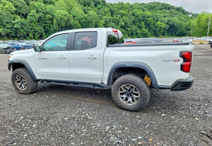 Salvage 2024 Chevrolet Colorado Zr2 in Белый