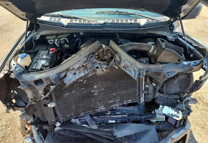 Salvage 2018 Ford F150 Xlt in Серый