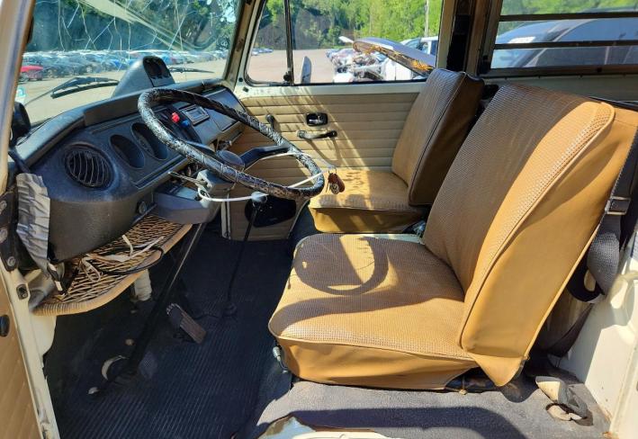 Salvage 1970 Volkswagen Transporter  in Белый
